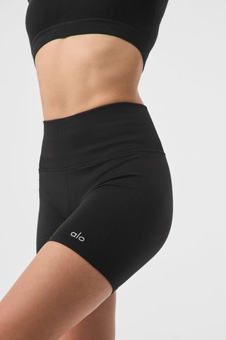 Alo Yoga 5" Seamless Ribbed Favorite Short - Black