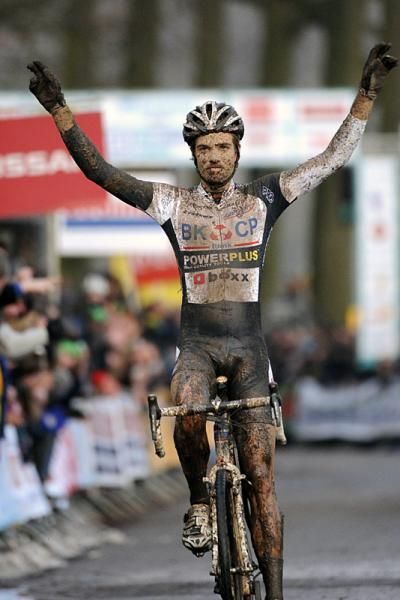 Niels Albert (BKCP - Powerplus) celebrates his victory in Tervuren.