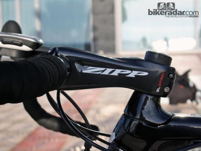 The proprietary headset cover blends in smoothly with the rest of the frame