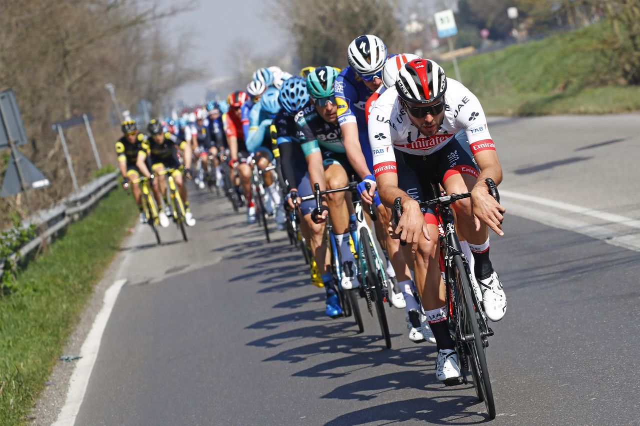 Oliveiro Troia leads the peloton.