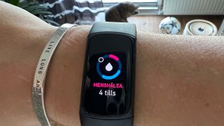 Fitbit Charge 5 kan hålla koll på menscykeln.