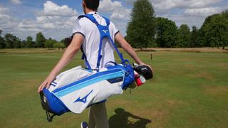 carrying the mizuno br-d3 stand bag on the golf course