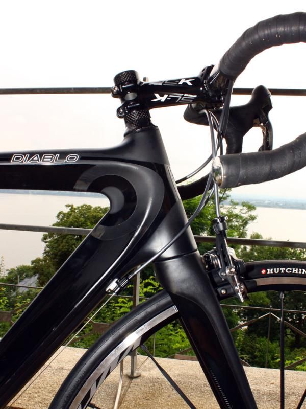NeilPryde gives the Alize head tube an hourglass profile in an effort to reduce frontal area.