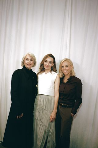 Tory Burch, Chloe Fineman, and Chloe's mom backstage at the Tory Burch show