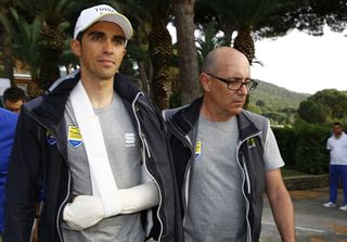 Alberto Contador (Tinkoff-Saxo) with his dislocated arm in a sling