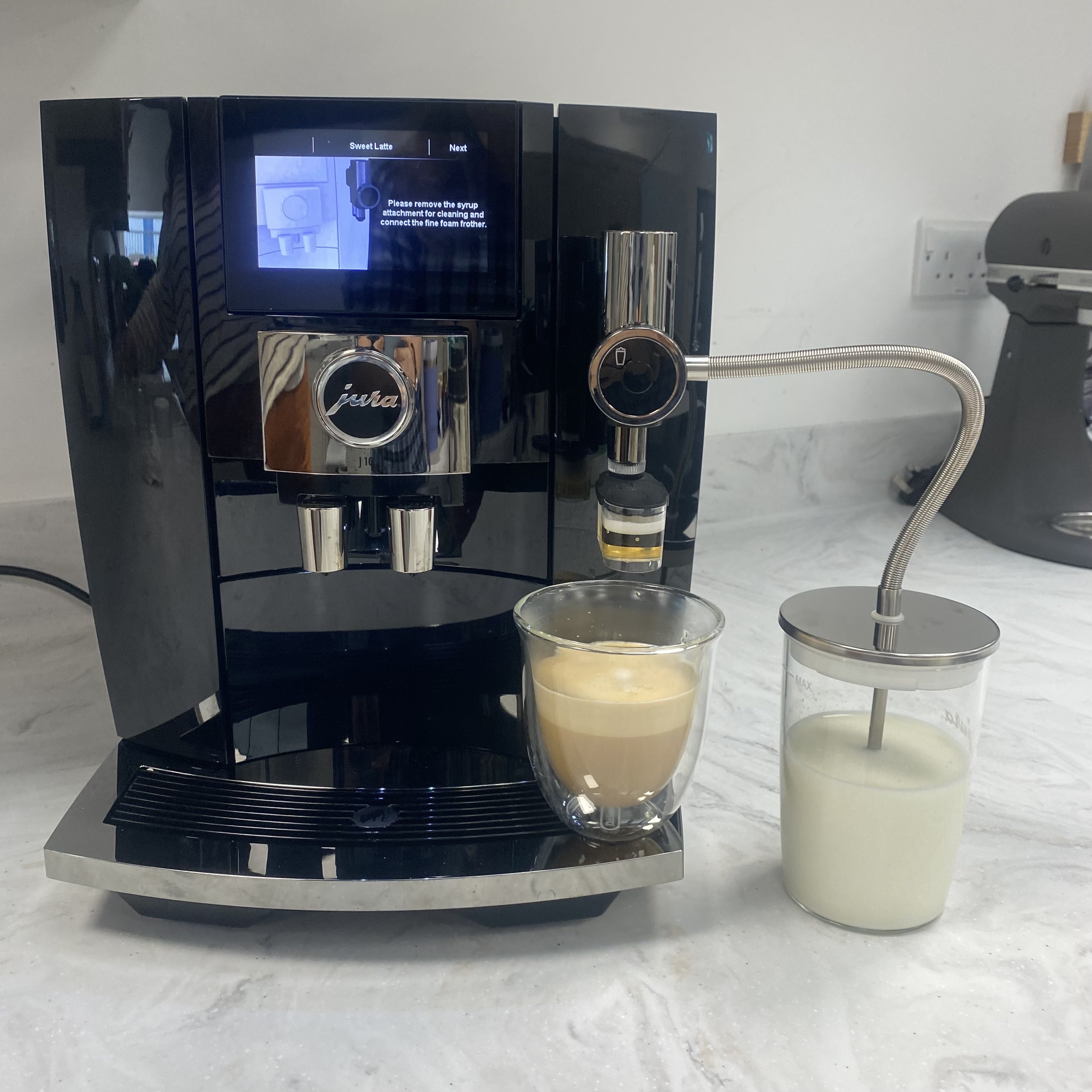 Testing the JURA J10 coffee machine