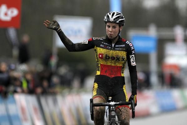 Sanne Cant waves to the crowd