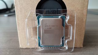Intel Core i5-12400F leaked picture of retail chip