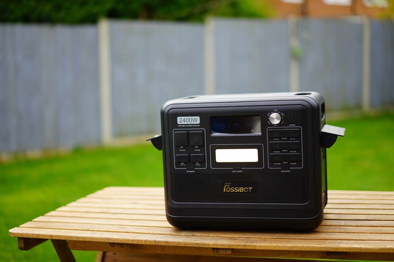 Fossibot F2400 during our review process