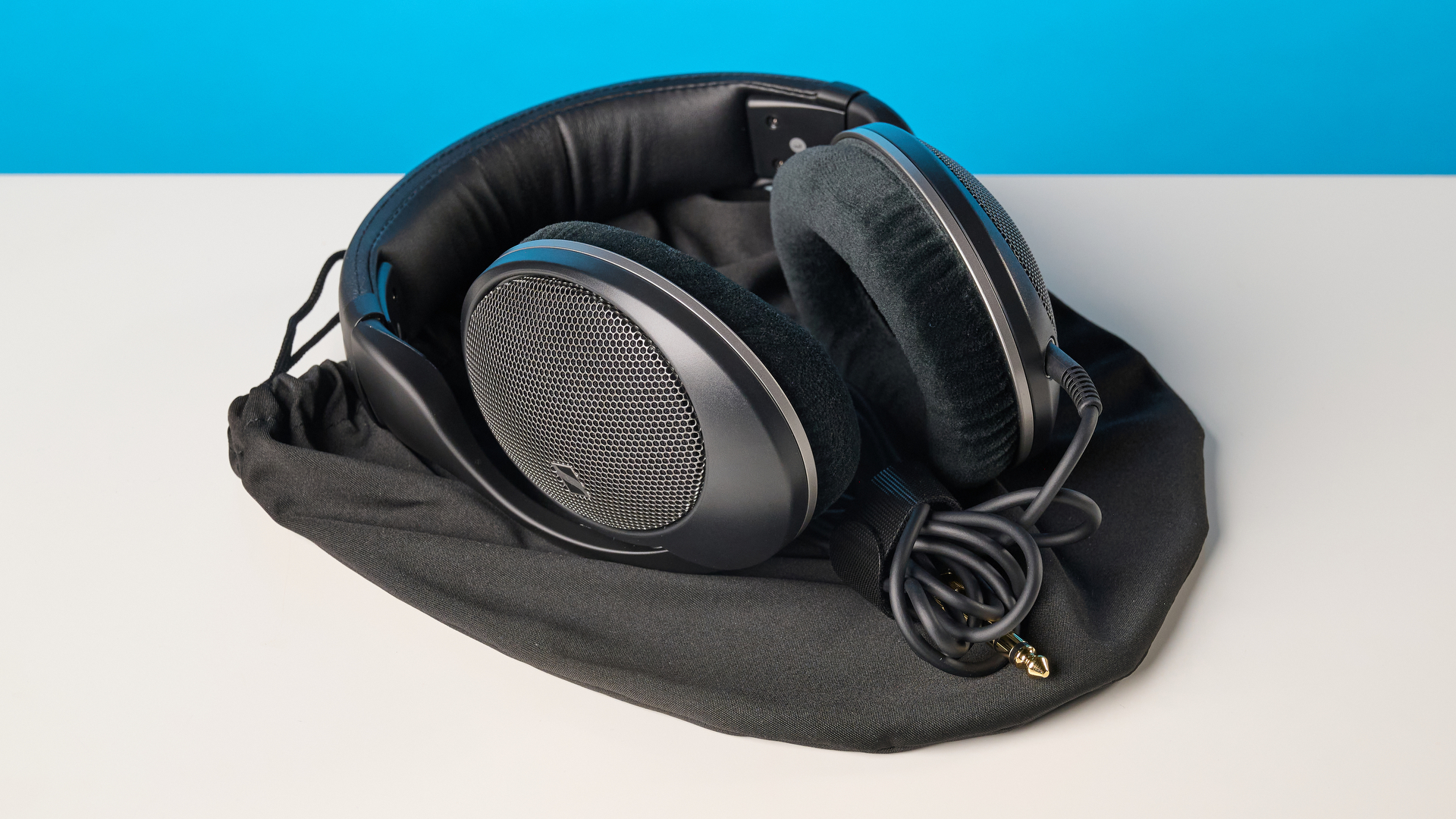 The Sennheiser HD 550 headphones on a stone surface with a blue background