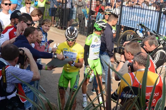 Edoardo Zardini (Bardiani-CSF) began the day in yellow.
