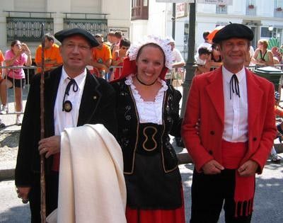 A bit of folklore in Luchon, the traditional clothing was shown by these locals