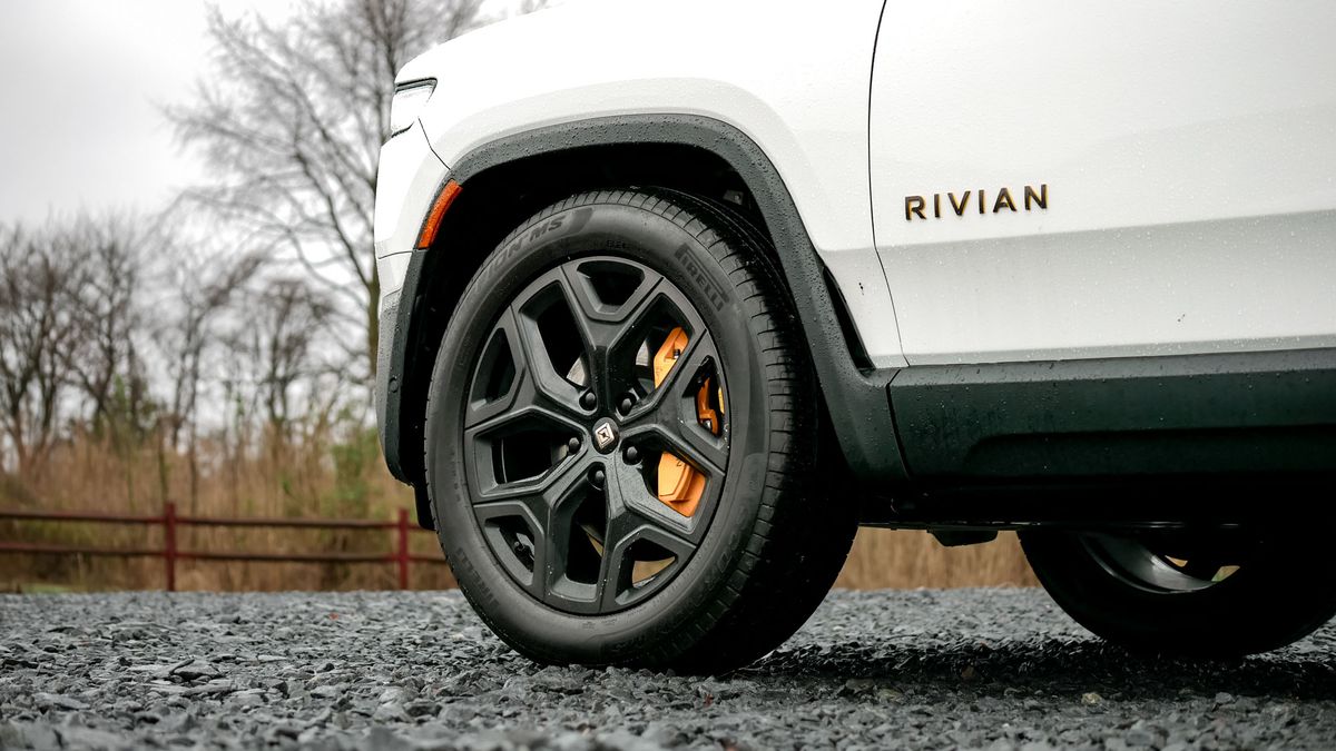 2025 Rivian R1S Tri-Motor test drive review.