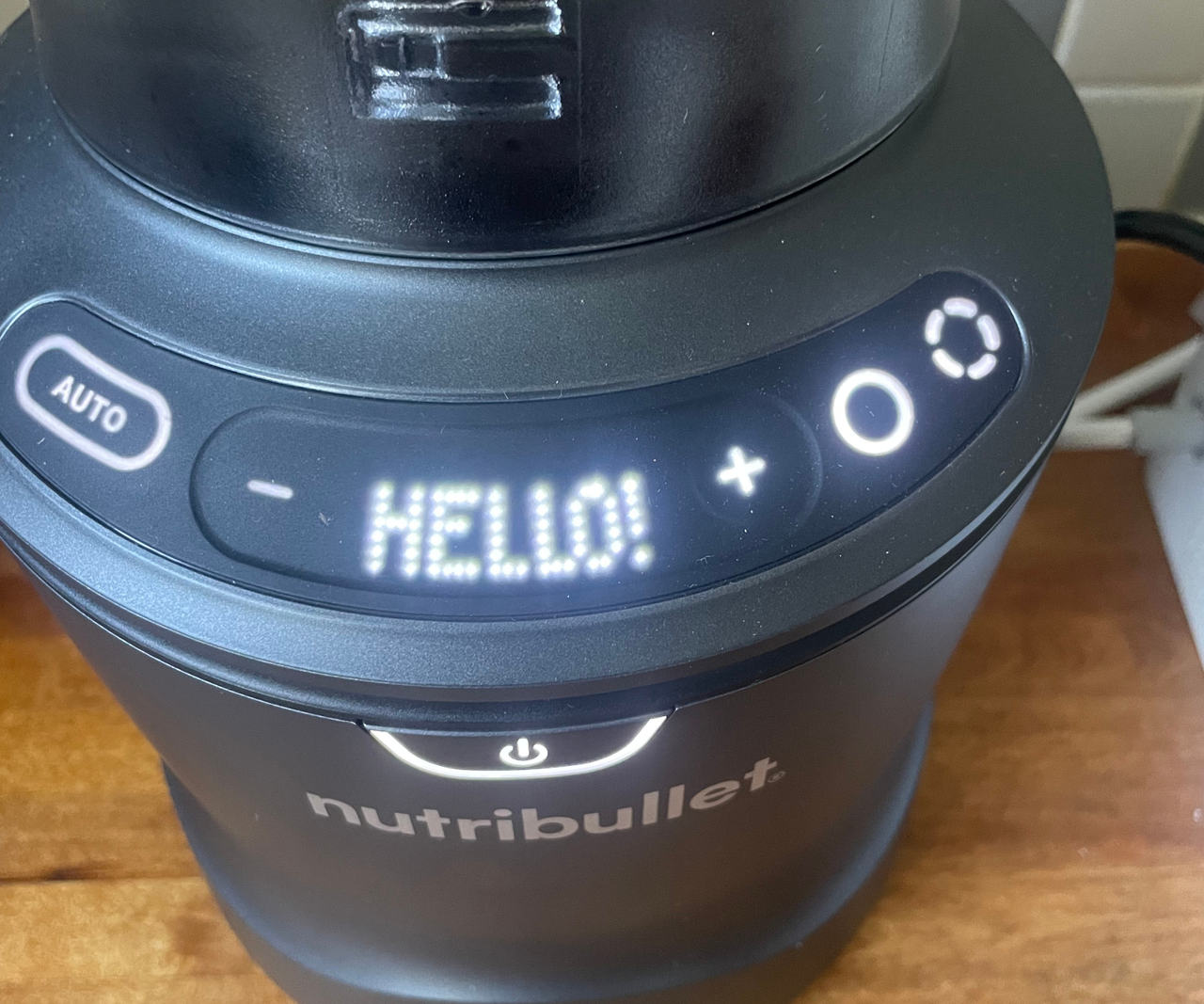 Nutribullet Smart Sense Blender blending green pea soup