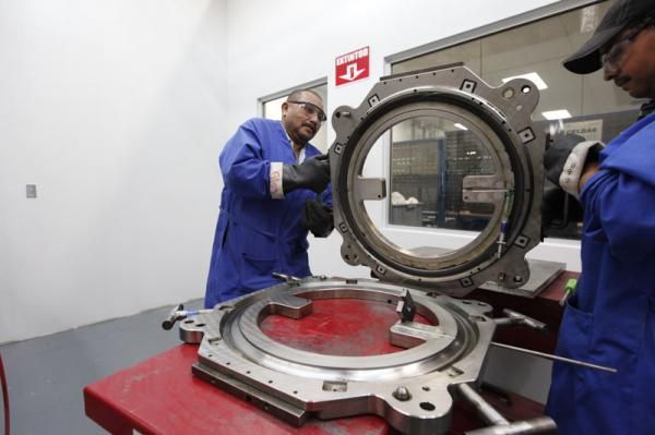 Workers open up one of the clamshell molds to remove a newly created Haven Carbon rim.