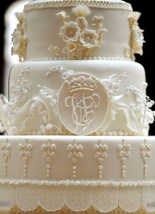 Wedding cake, Sugar paste, Cake decorating, White, Icing, Buttercream, Cake, Pasteles, Sugar cake, Royal icing,