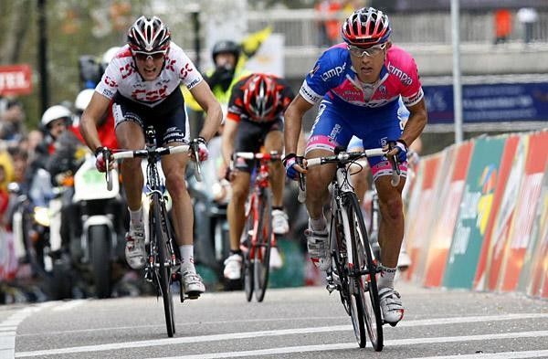 Cunego separates himself from Schleck with his brilliant sprint.