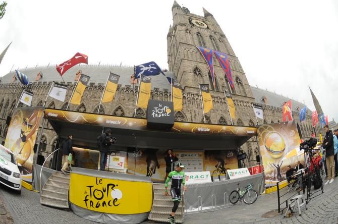 Bauke Mollema (Belkin) signs on