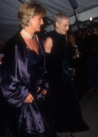 Princess Diana leaves the Met Gala 1996, wearing a silk wrap over her dress