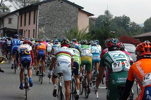 Rare photo of Paolo Bettini (Quick-Step) at the back of the peloton