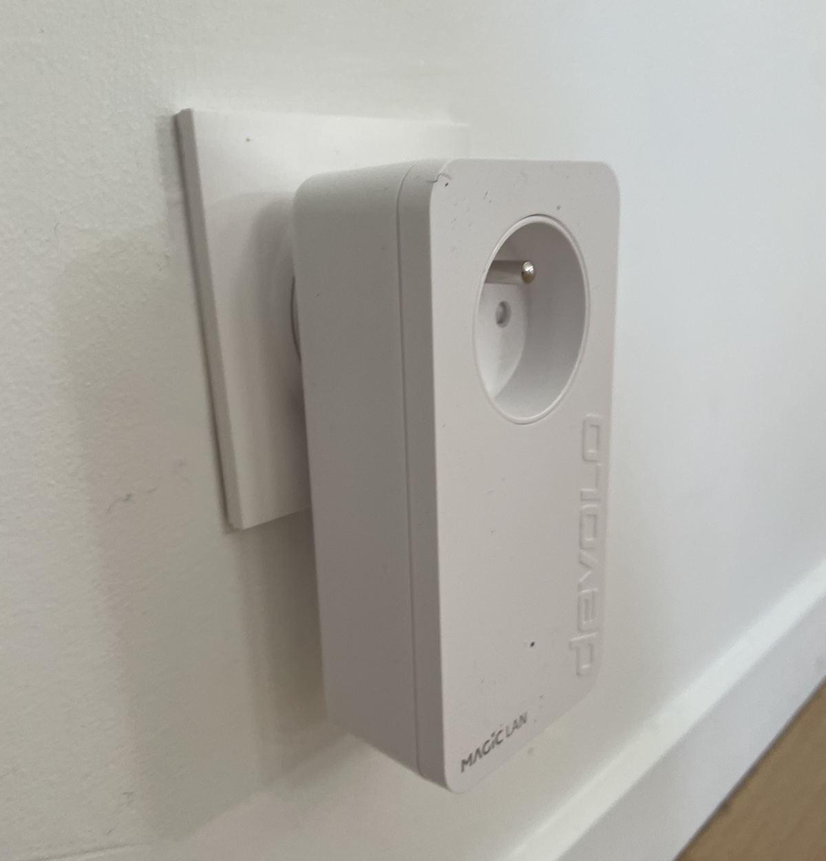 Devolo Magic 2 WiFi 6 next avec 1 prise branch&amp;eacute;e