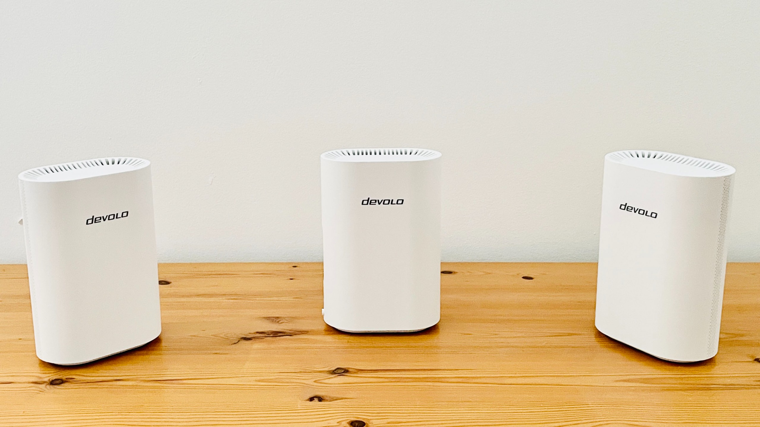 Devolo WiFi 7 Mesh BE6500 system on wooden table