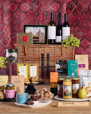 Harrods The Classic Food & Wine Christmas Hamper