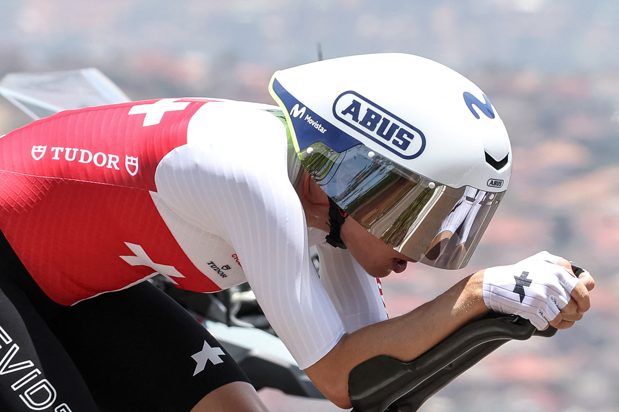 Marlen Reusser in time trial position at the World Championships