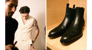 Kiri: Brooklyn Peltz Beckham mengenakan rompi dan celana panjang Dior;  Kanan: Sepatu bot Chelsea hitam Dior.