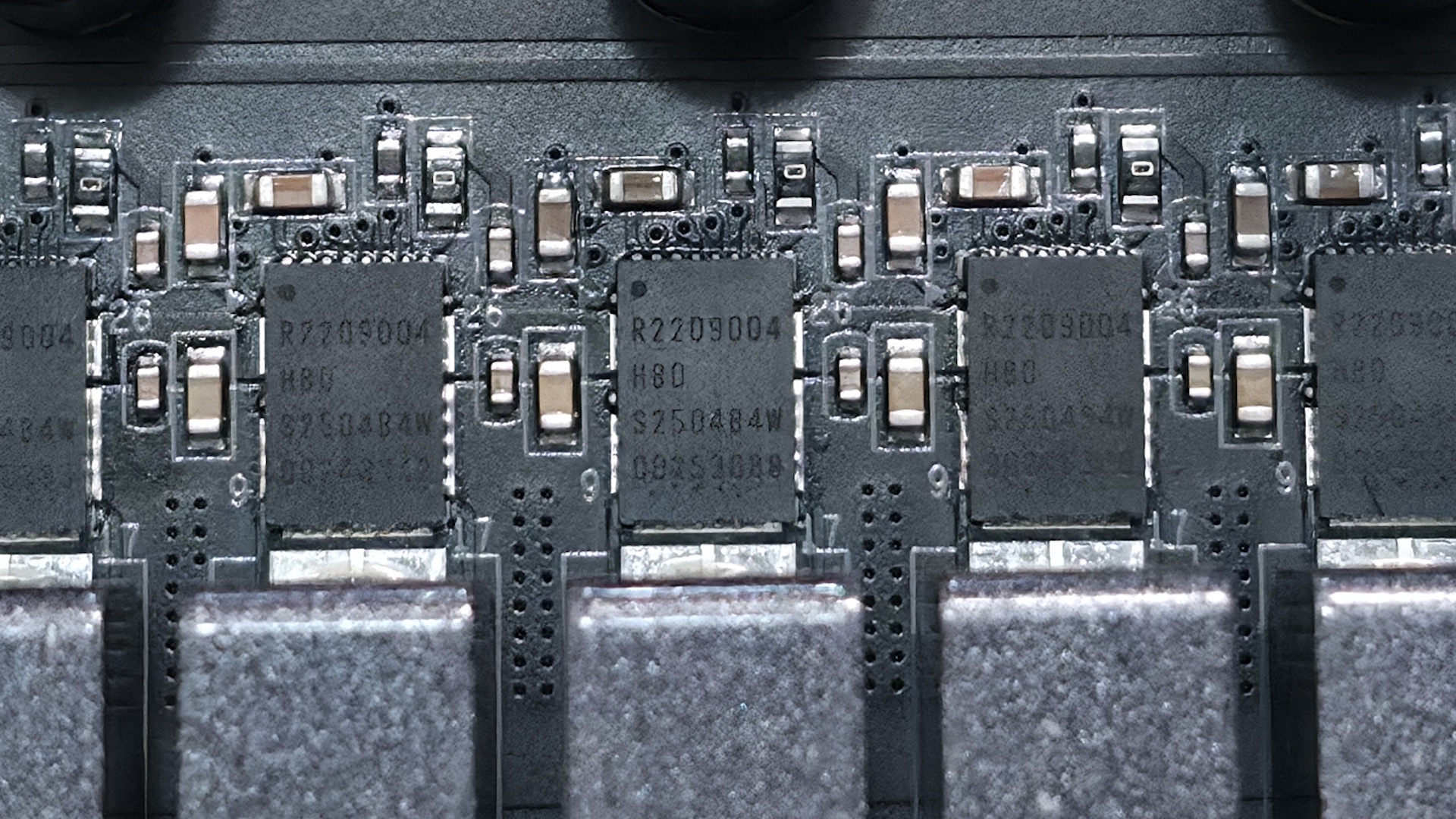 Colorful iGame X870E Vulcan OC - ICs