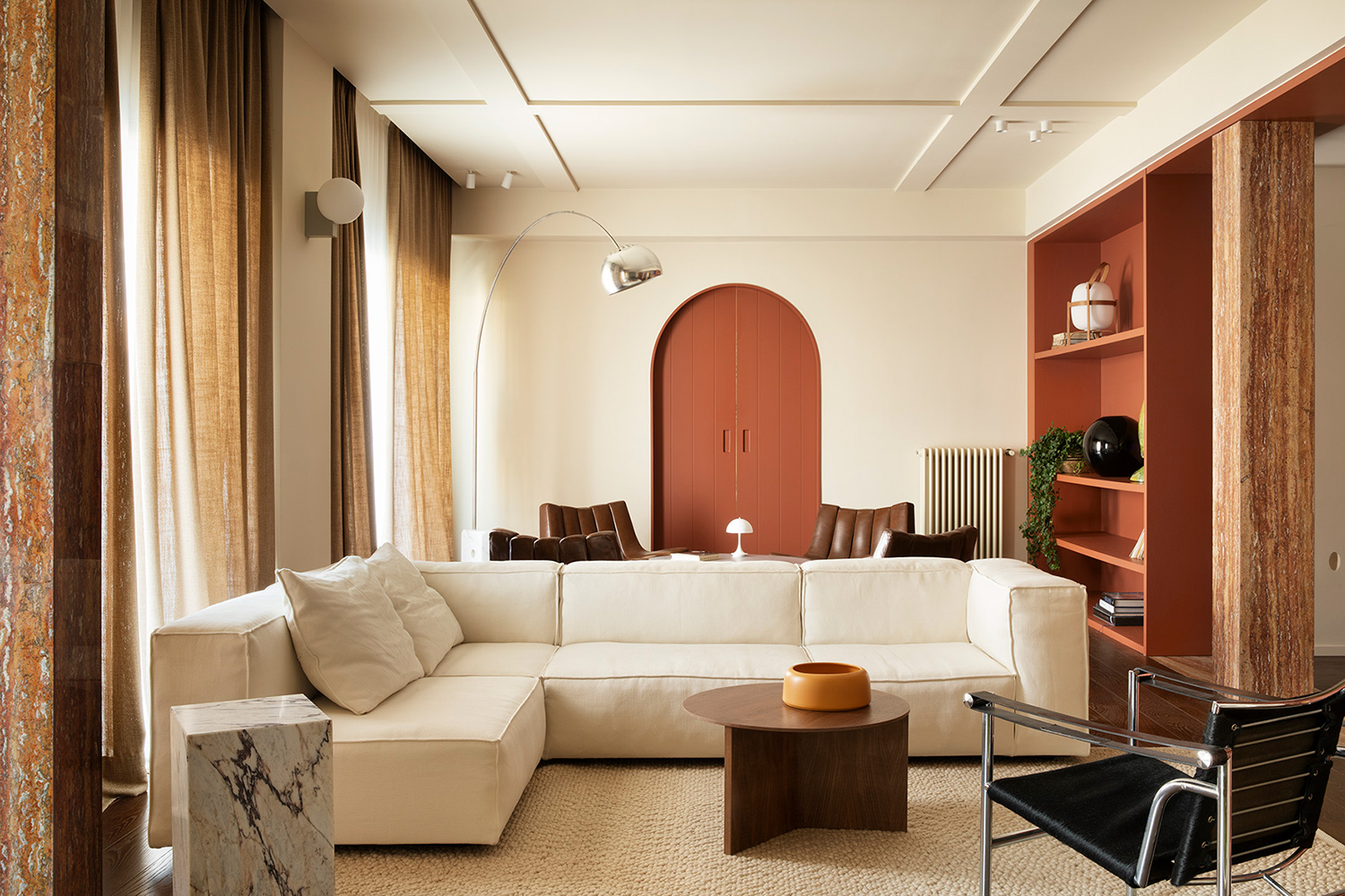 A living room in beige, with a door painted in terracotta shade