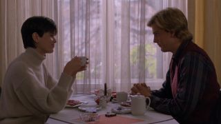 ANthony Edwards and Linda Fiorantino having breakfast in Gotcha