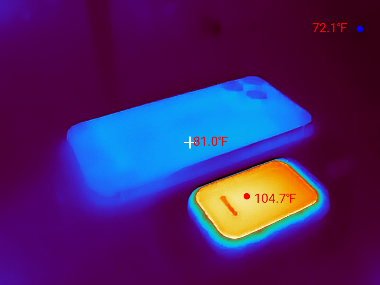 OCOOPA Magnetic Rechargeable Hand Warmers in thermal imaging.