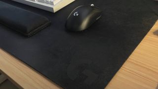 Logitech G840 desk mat XL mouse pad logo view