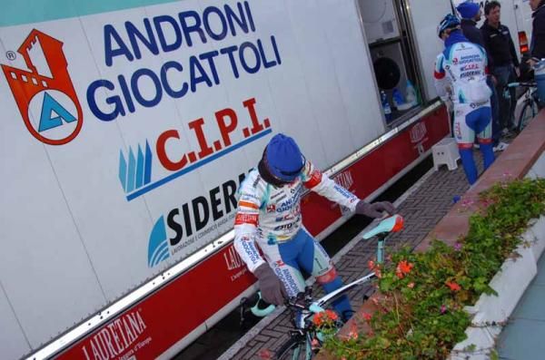 The team wrap up in the cold Italian conditions
