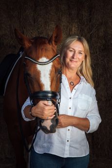 FT-1pp-AIADW-Horse-hair-jeweller-Mandy-C_406154271_728630631.jpg