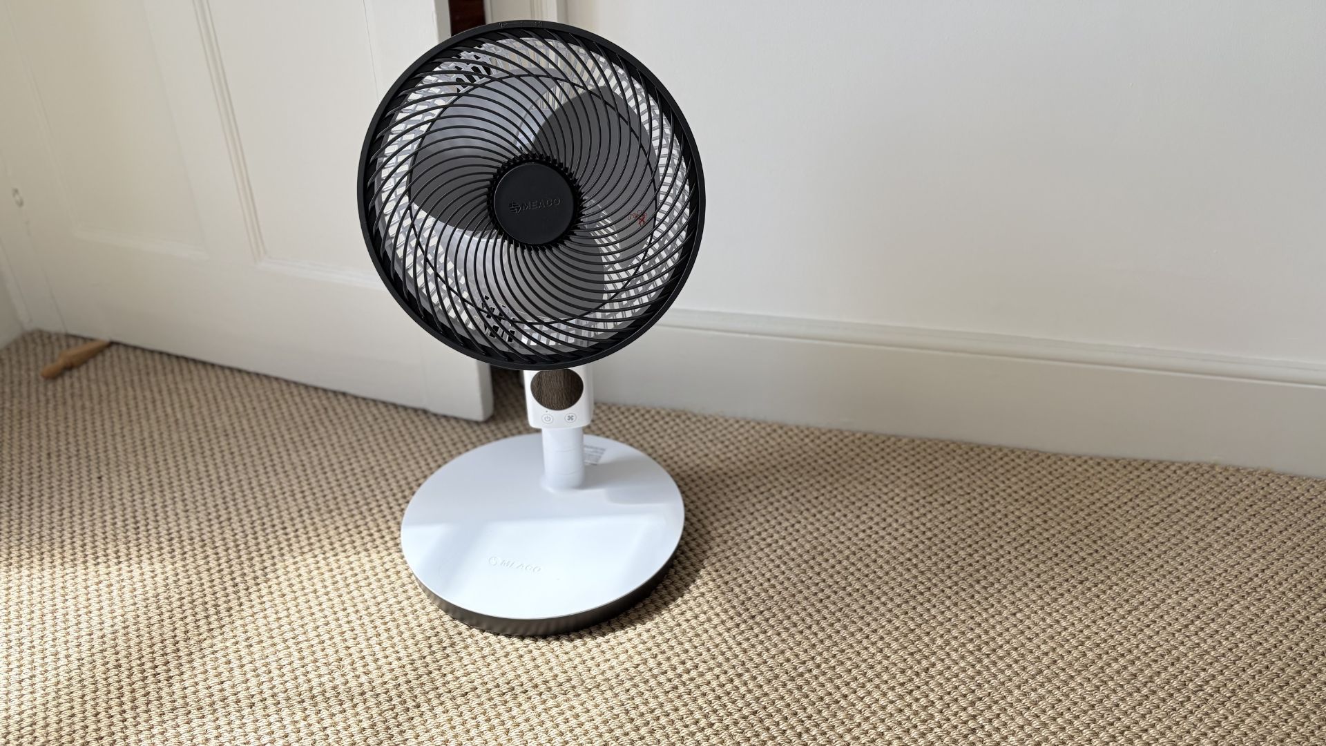 Testing the MeacoFan Sefte 10 Pedestal Air Circulator in a bedroom