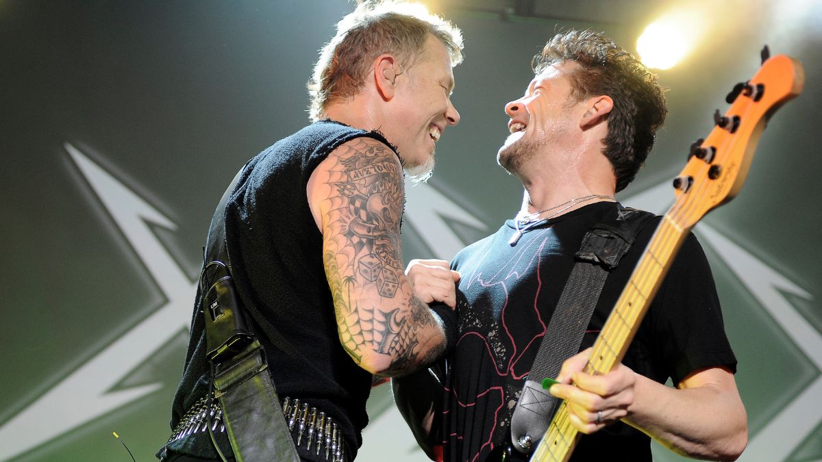 James Hetfield (left) and Jason Newsted onstage