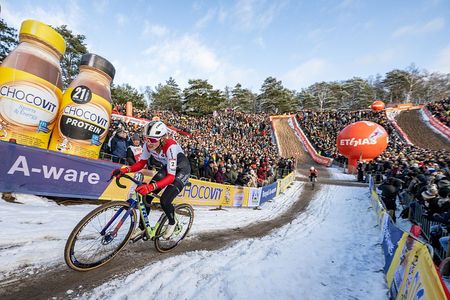 Netherlands' Lucinda Brand competes in the women's elite race during stage 9 (out of 12) of the UCI Cyclo-Cross World Cup in Zonhoven, on January 4, 2026. (Photo by DAVID PINTENS / Belga / AFP) / Belgium OUT