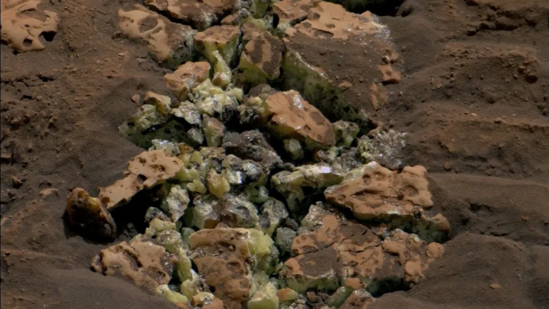 NASA's Curiosity rover accidentally reveals ultra-rare sulfur crystals after crushing a rock on Mars 