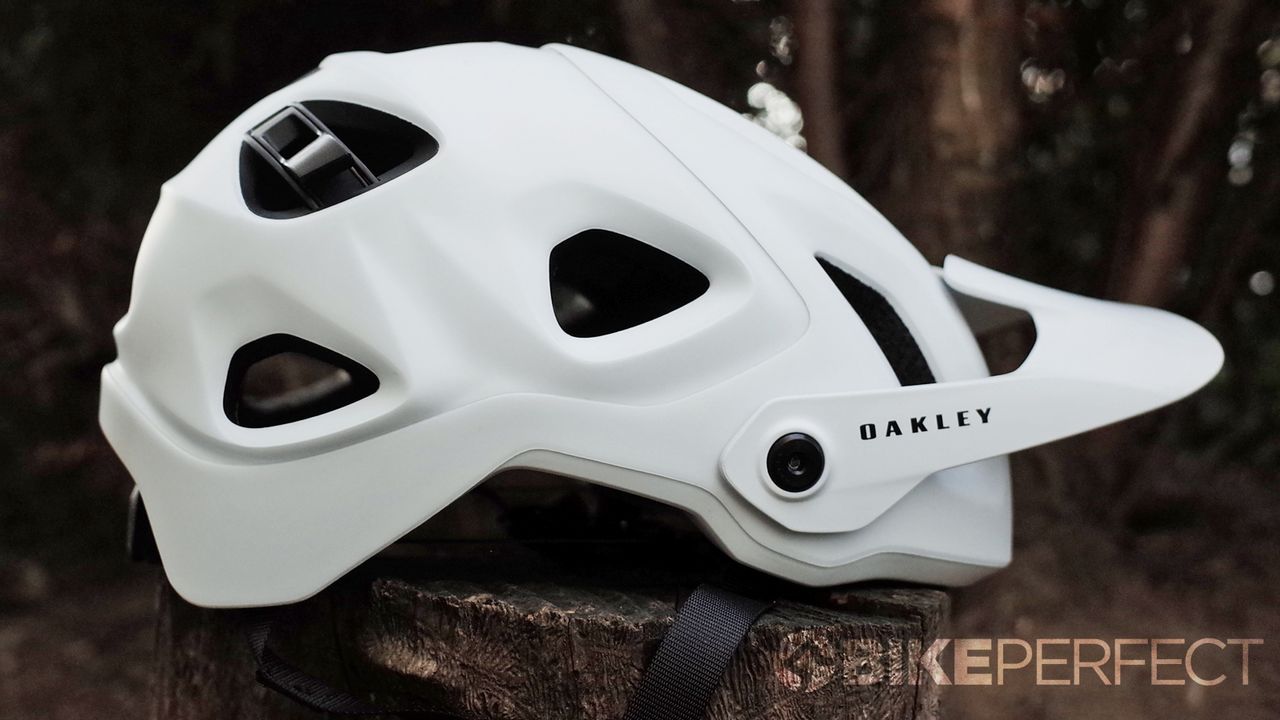 Oakley DRT5 helmet review