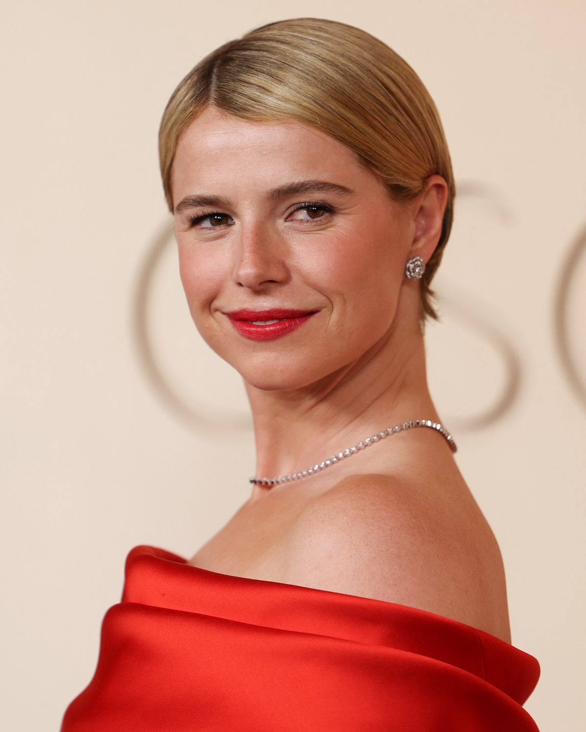 Jessie Buckley on the Oscars red carpet