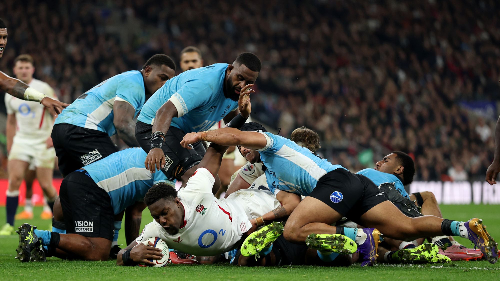 Maro Itoje of England scores his team&#039;s sixth try during the Quilter Nations Series 2025 match between England and Fiji at Allianz Stadium