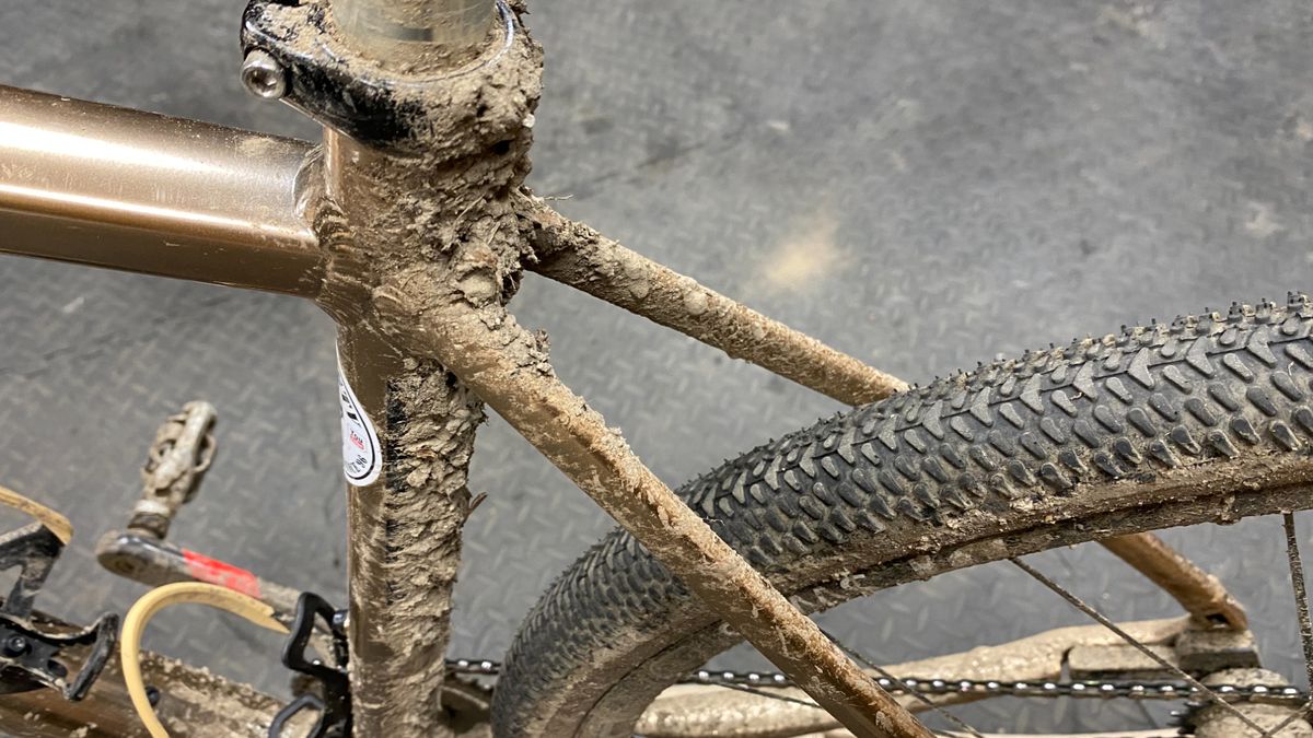 Salsa Stormchaser frame seatstay tire clearance