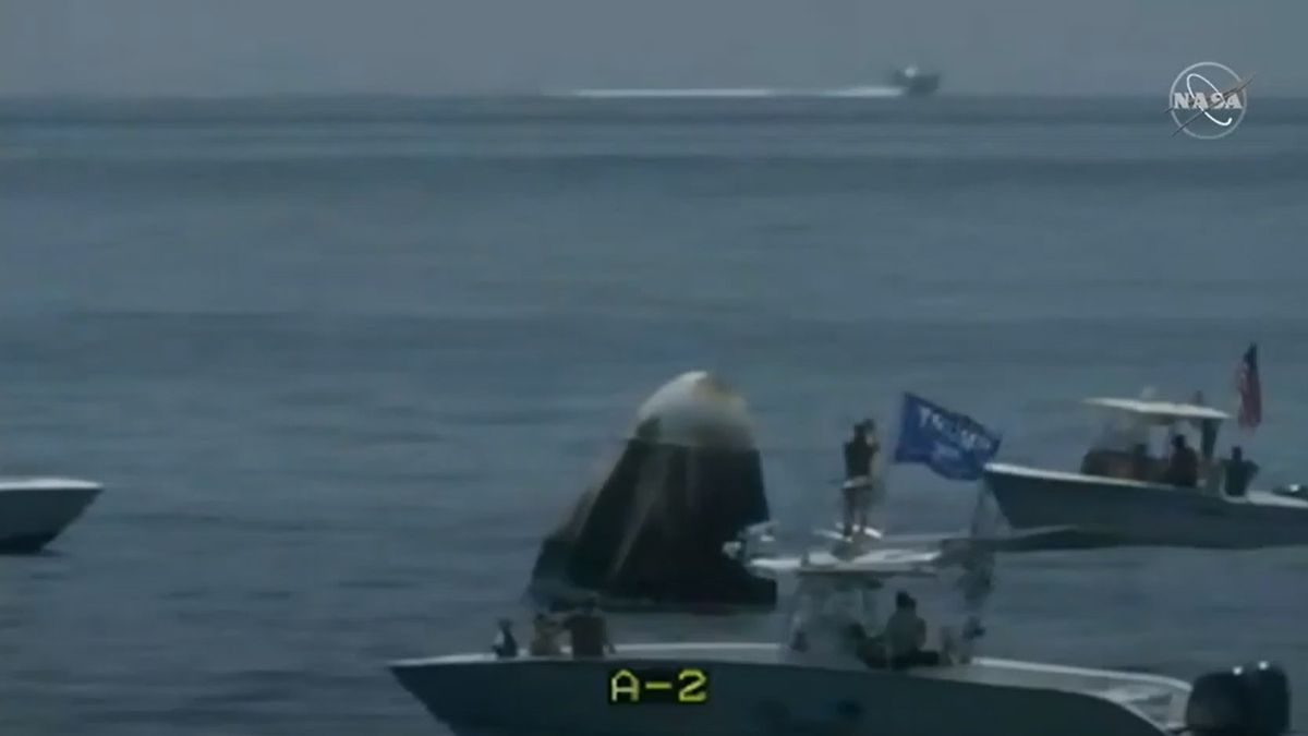 Boaters gatecrash SpaceX�s 1st splashdown with astronauts