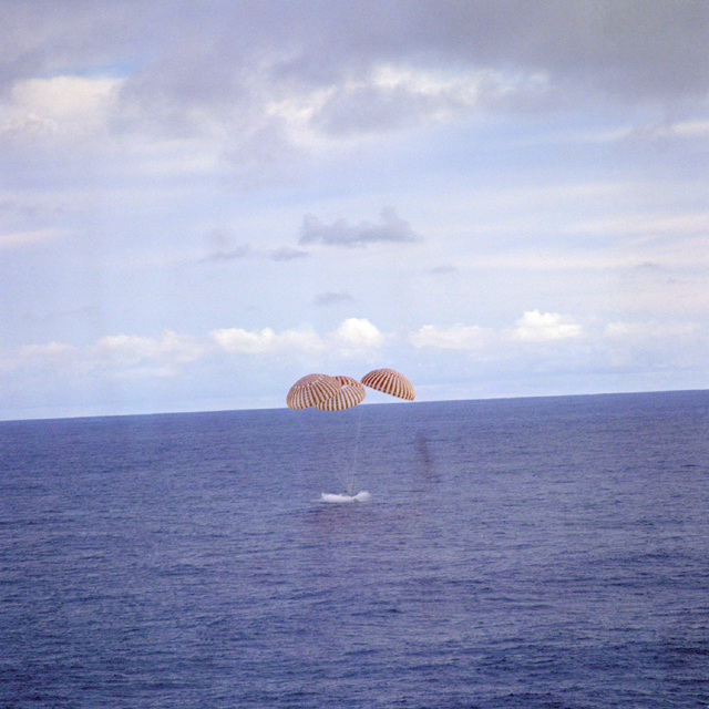 apollo capsule splash down