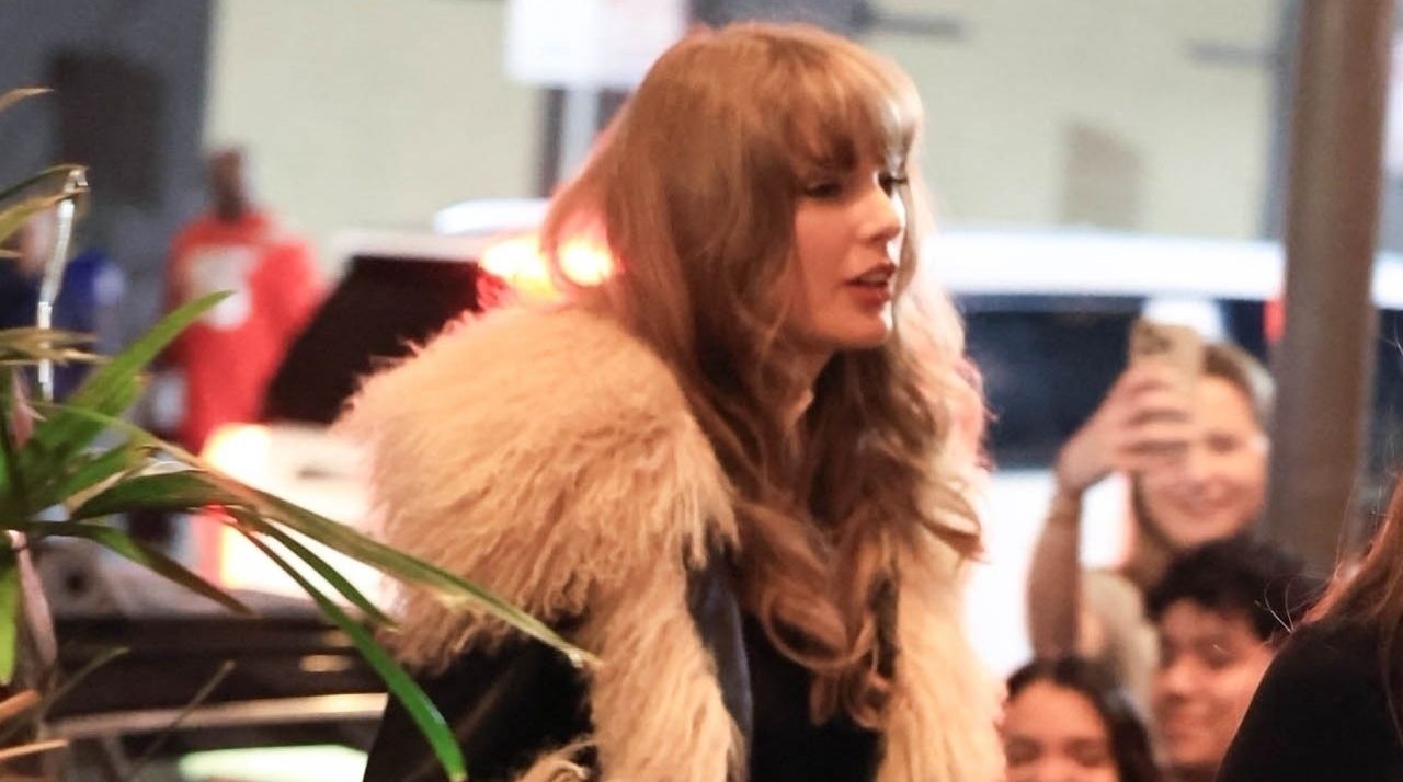 Taylor Swift in New Orleans ahead of the Super Bowl 2025 wearing a coat with fluffy sleeves