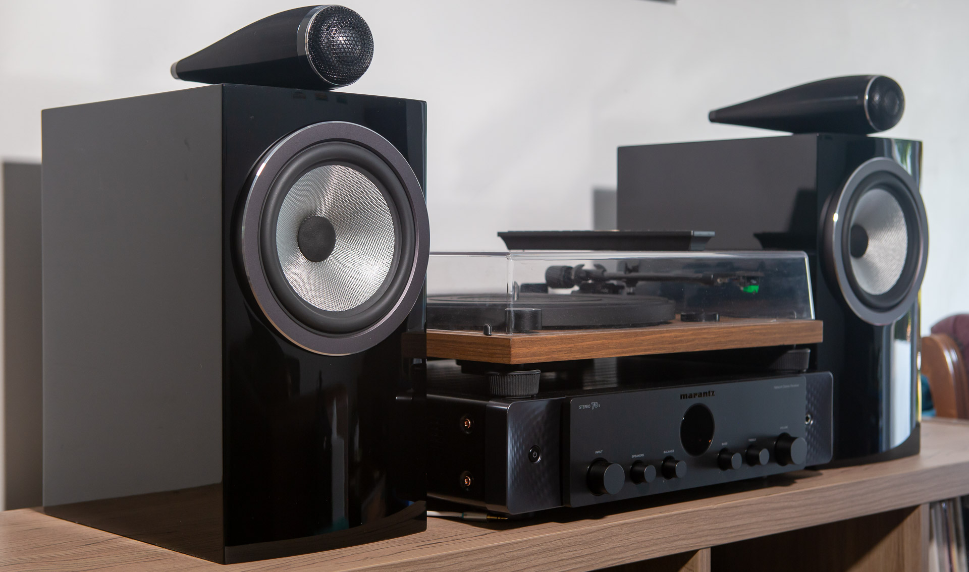 Bowers & Wilkins 705 speakers and Marantz amp