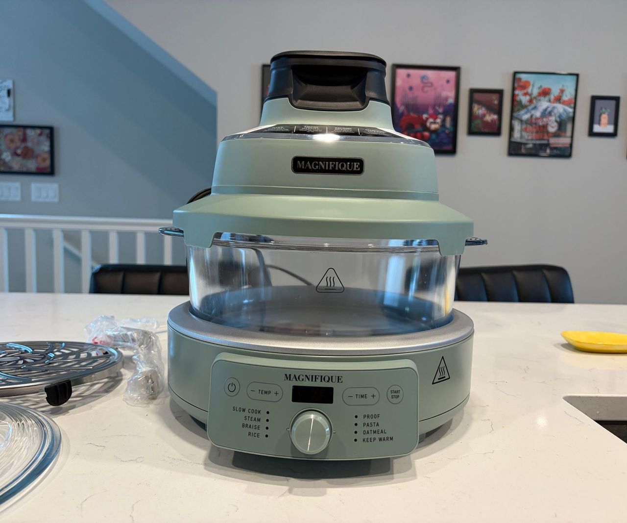 A green magnifique glass air fryer with a green base and lid.