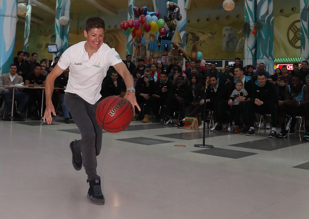 Jakob Fuglsang chases a stray ball